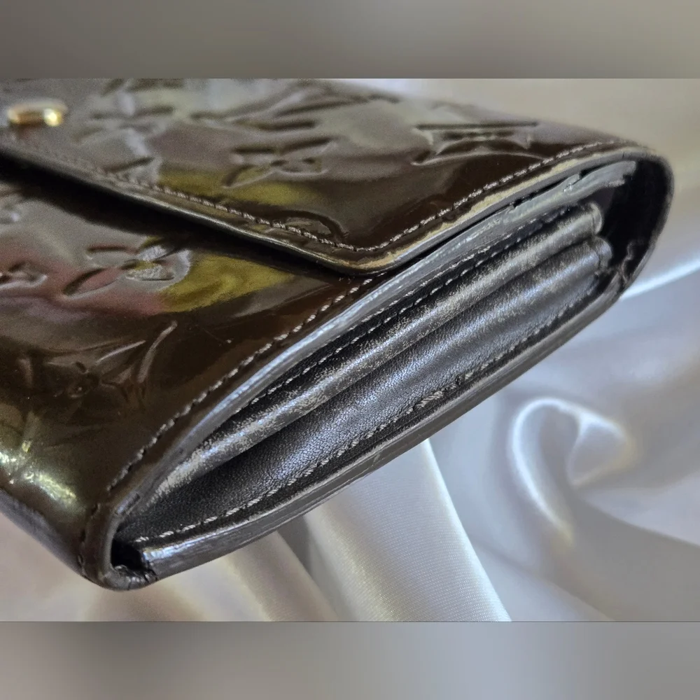 Louis Vuitton Olive Vernis Sarah Long Wallet - Picture 13 of 16